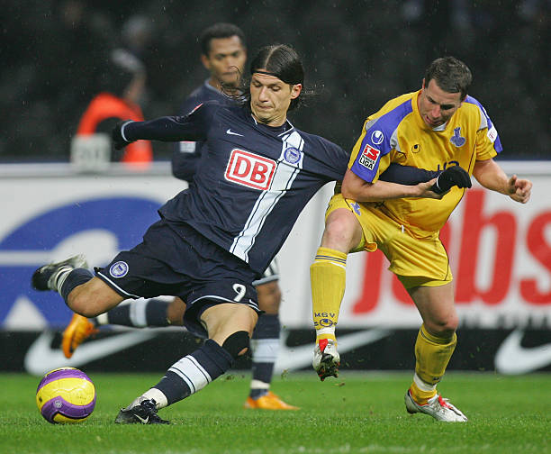 场逼抢与脚 场逼抢与脚