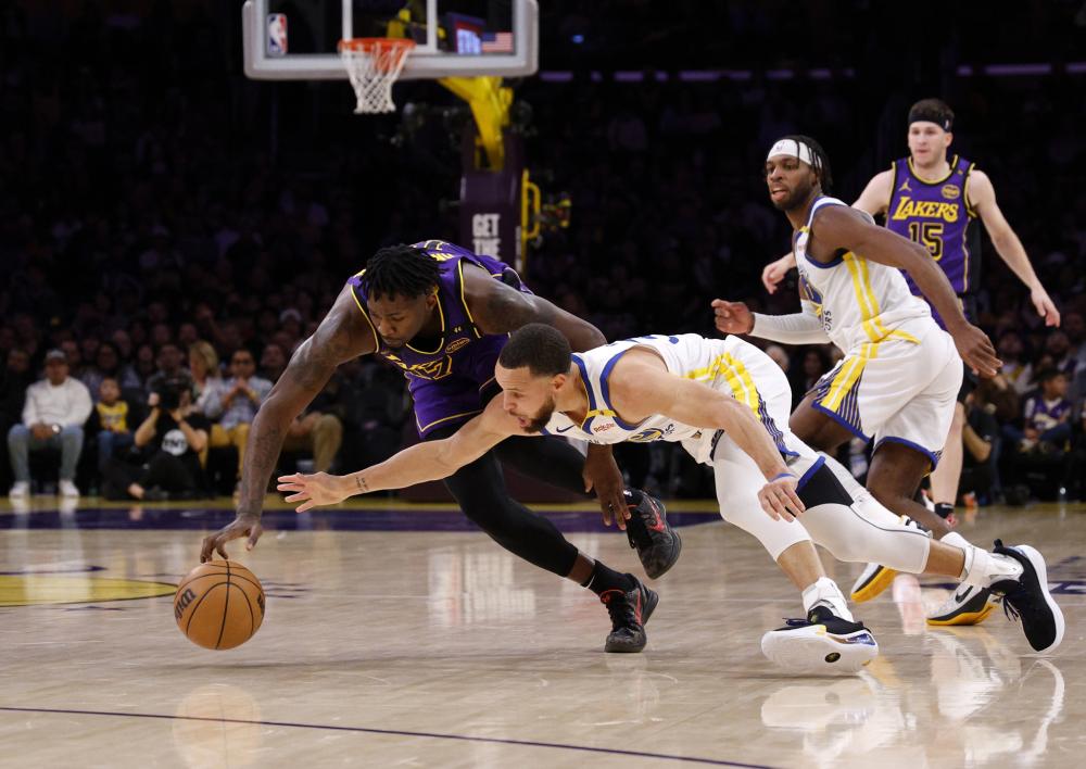 网友晒打2K用火箭周琦打爆湖人奥尼尔 获本人回复流汗表情包