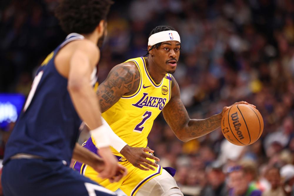 华子：每次我拿球湖人就守区域联防 突破时感觉好像有三个人防我